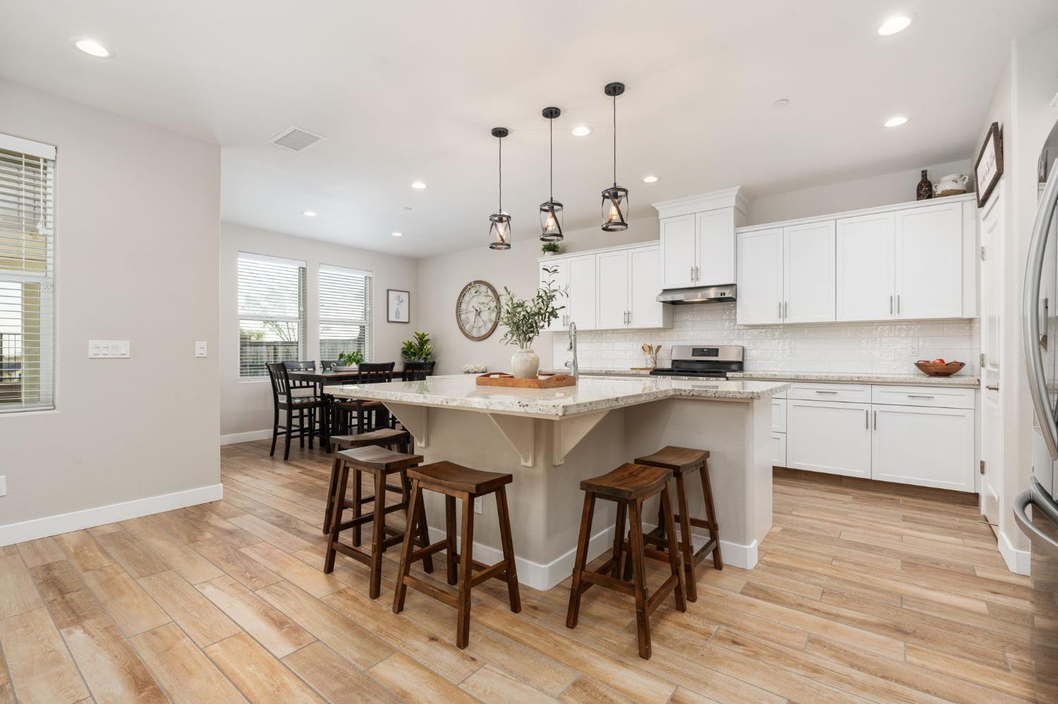 988 Horizon Dr, Madera, CA 93636