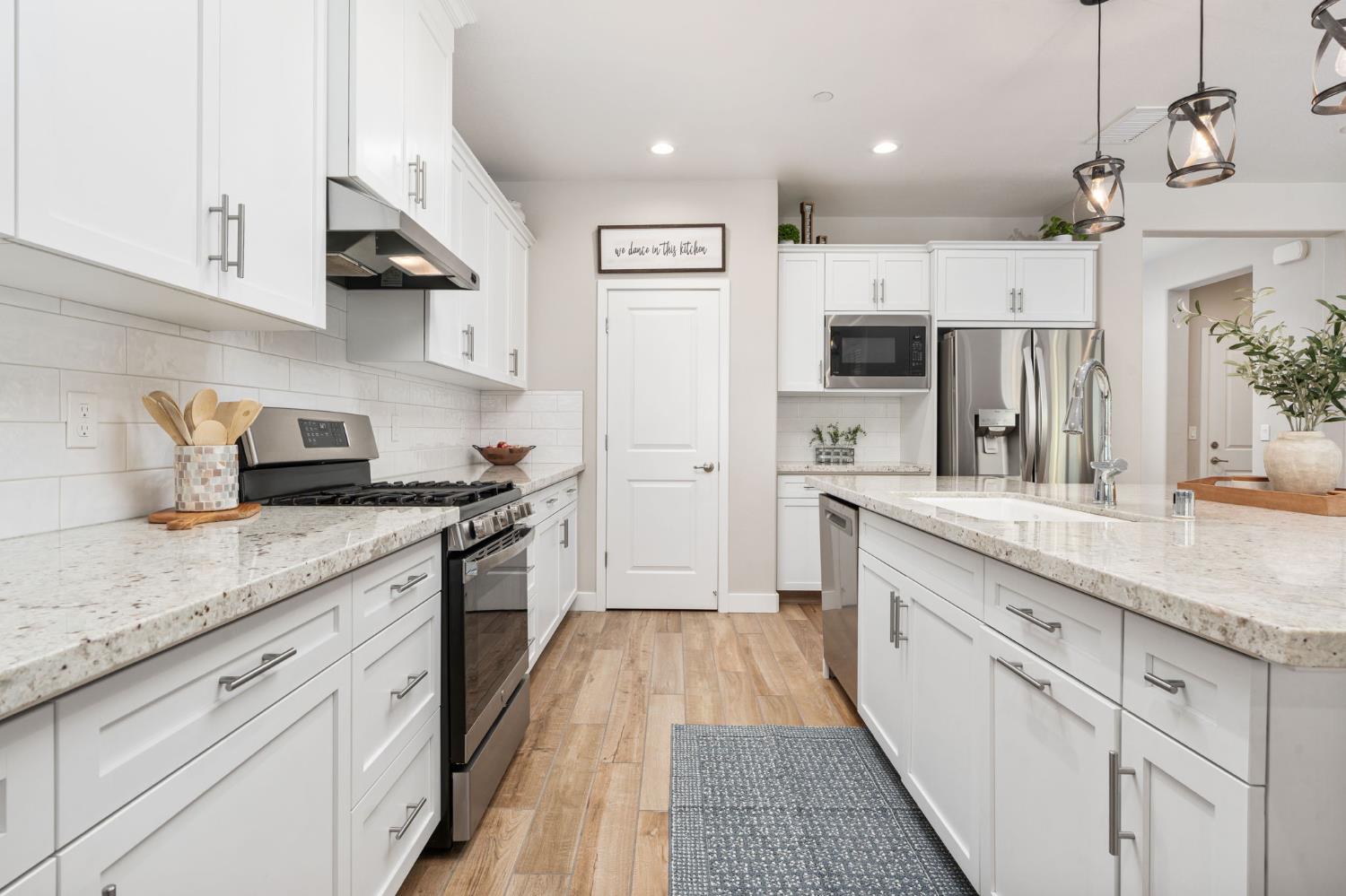 988 Horizon Dr, Madera, CA 93636