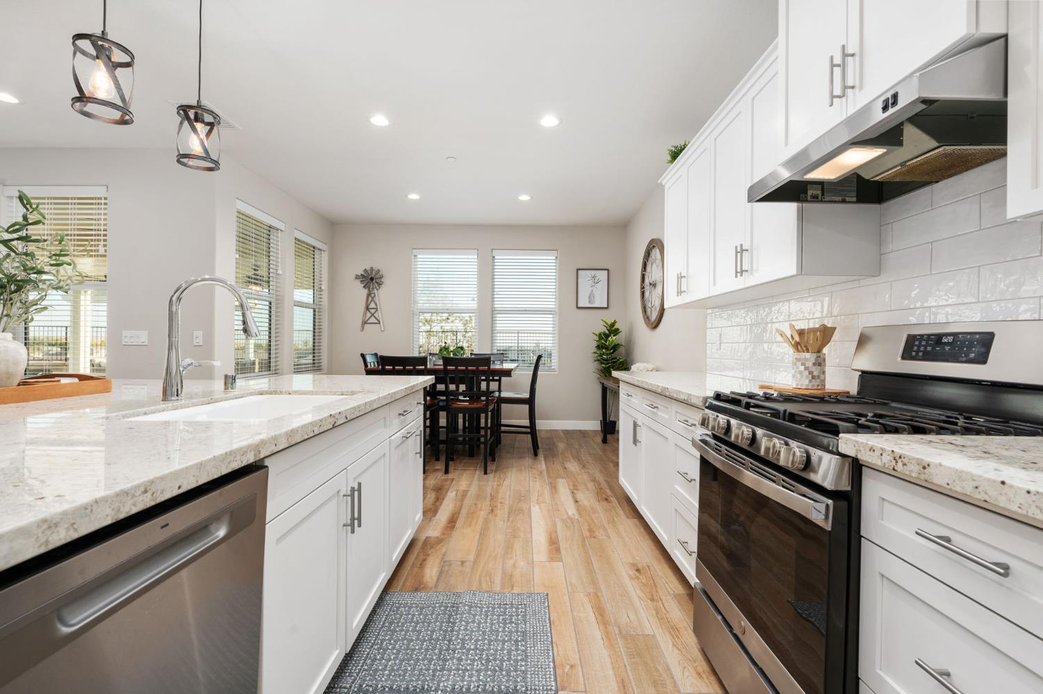 988 Horizon Dr, Madera, CA 93636