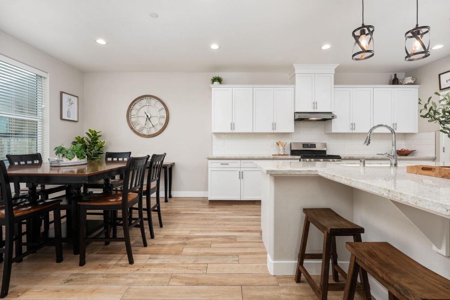 988 Horizon Dr, Madera, CA 93636