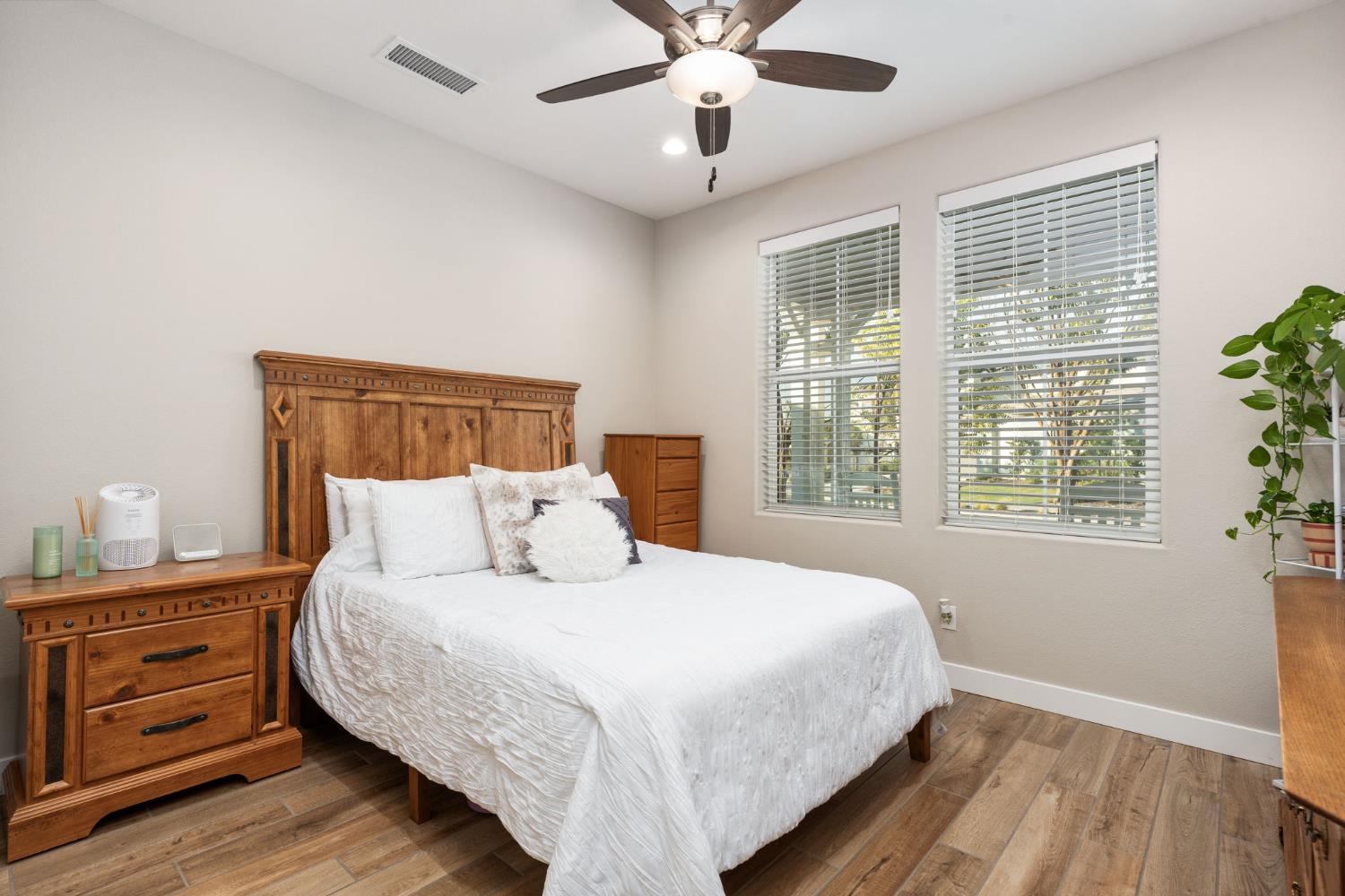 988 Horizon Dr, Madera, CA 93636