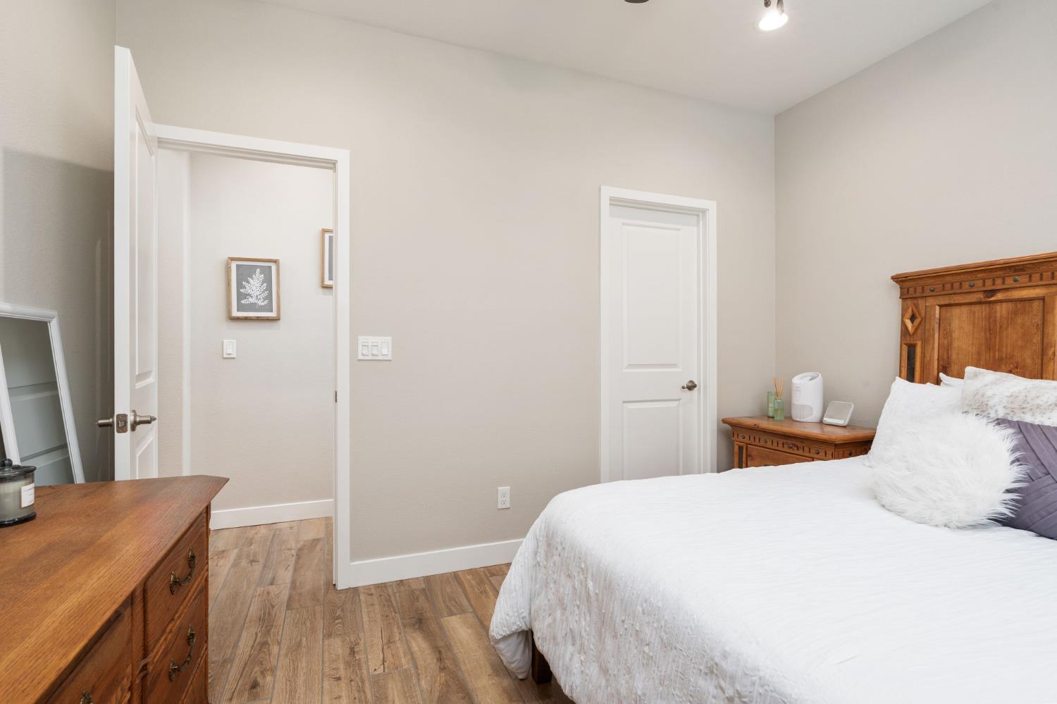 988 Horizon Dr, Madera, CA 93636