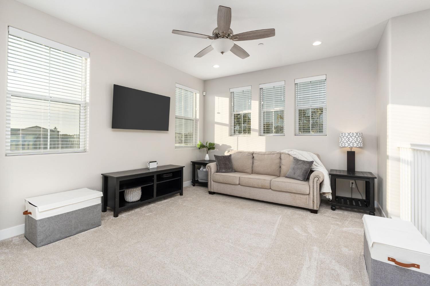 988 Horizon Dr, Madera, CA 93636