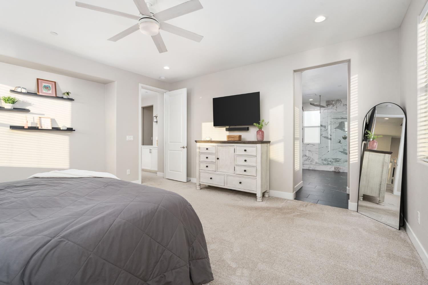 988 Horizon Dr, Madera, CA 93636