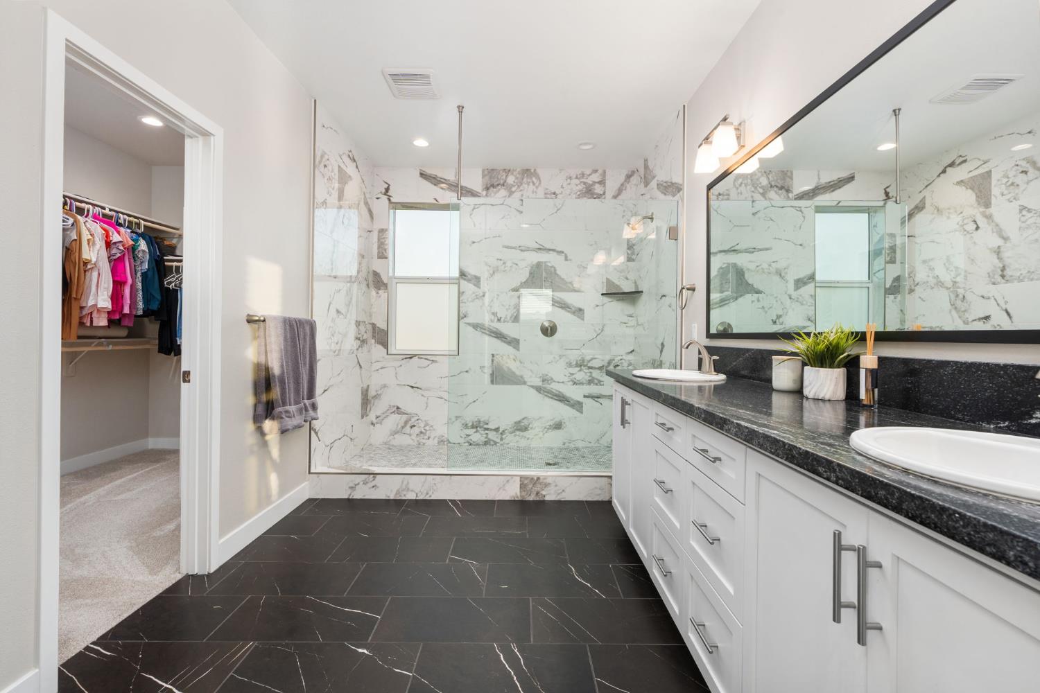 988 Horizon Dr, Madera, CA 93636