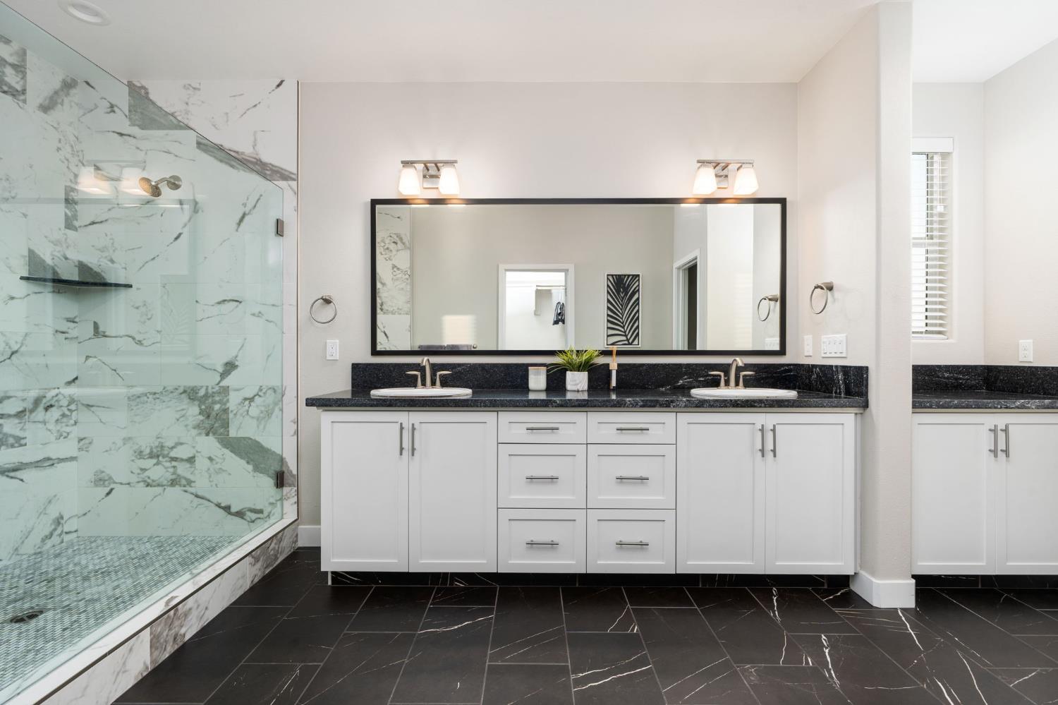 988 Horizon Dr, Madera, CA 93636