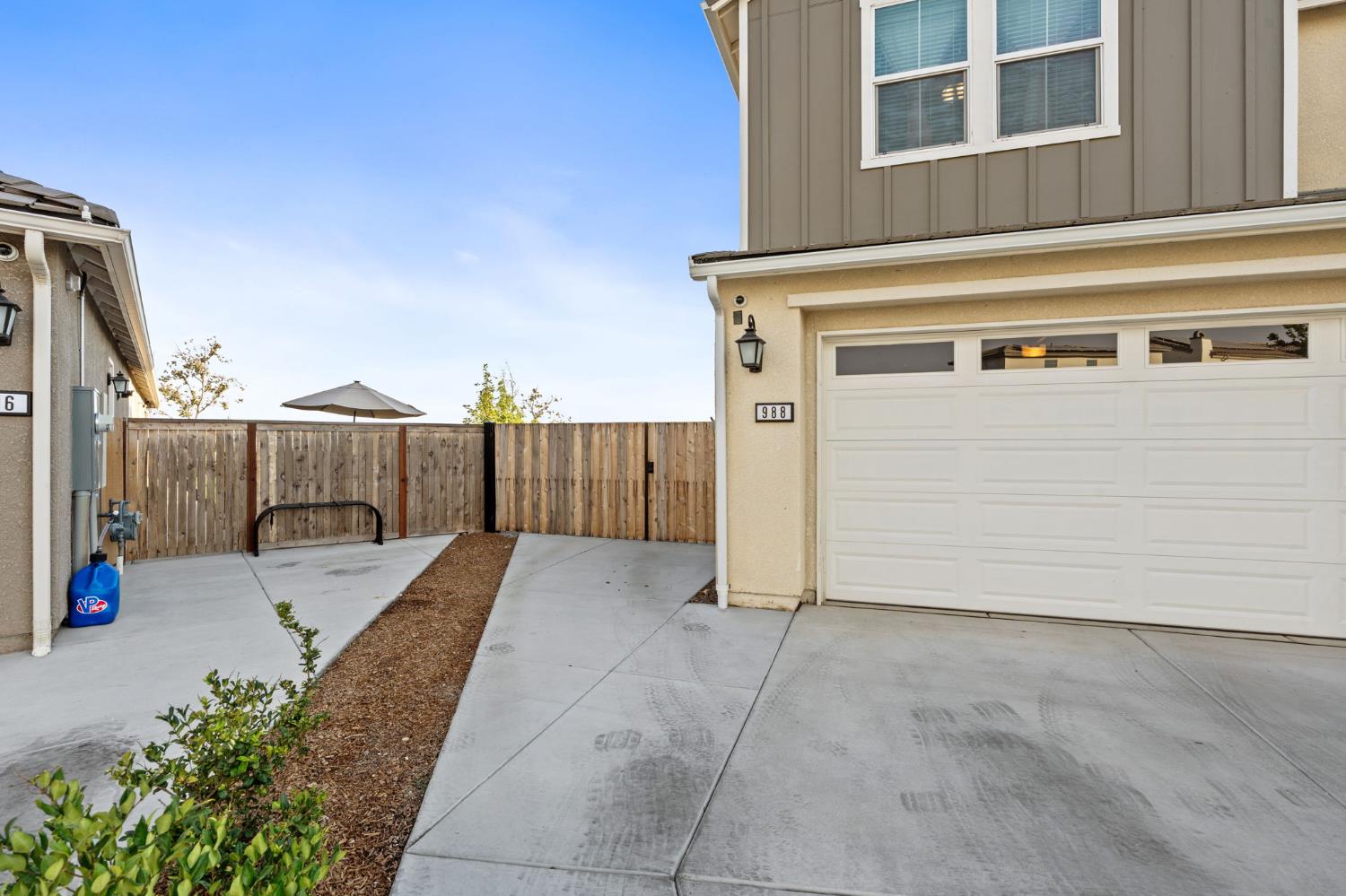 988 Horizon Dr, Madera, CA 93636