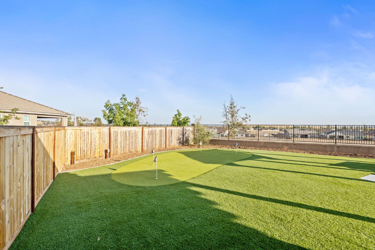 988 Horizon Dr, Madera, CA 93636