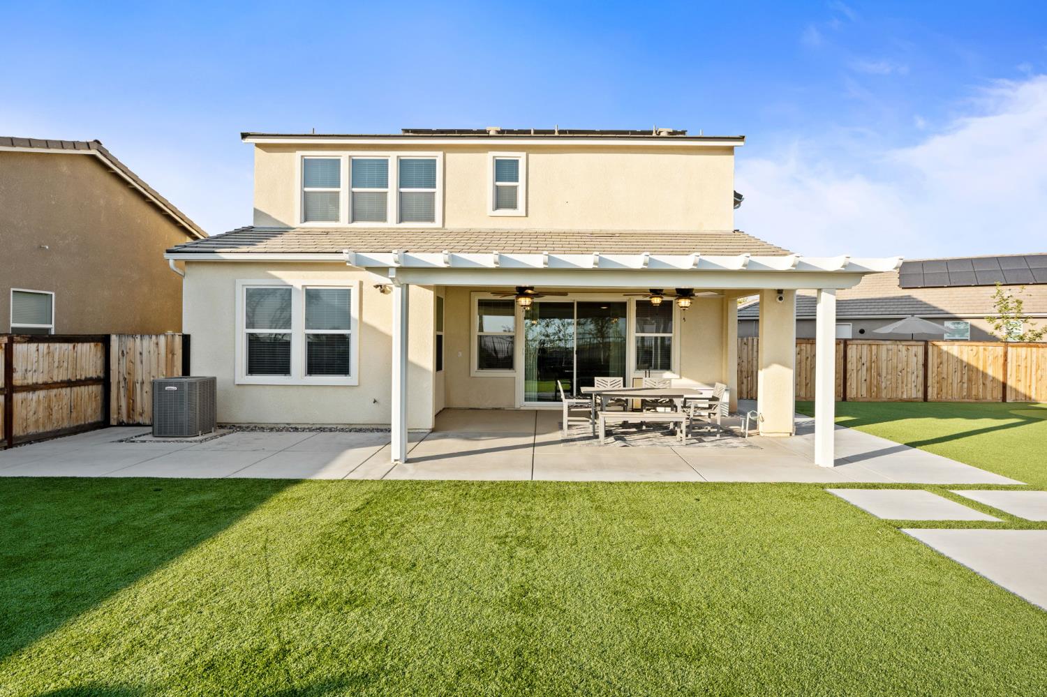 988 Horizon Dr, Madera, CA 93636