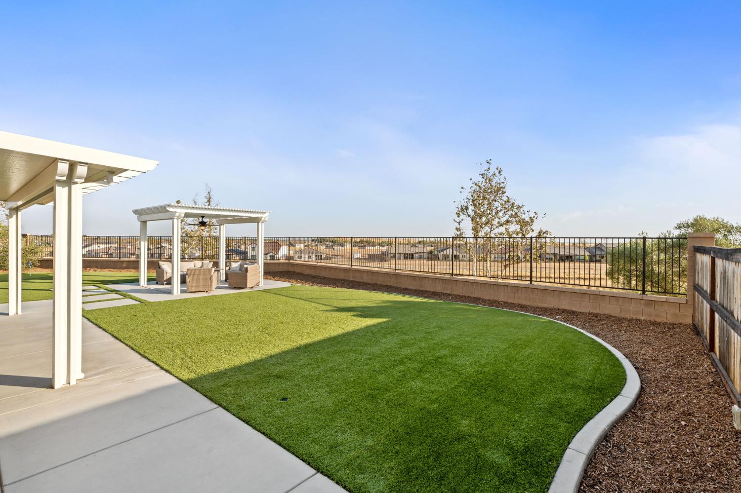 988 Horizon Dr, Madera, CA 93636