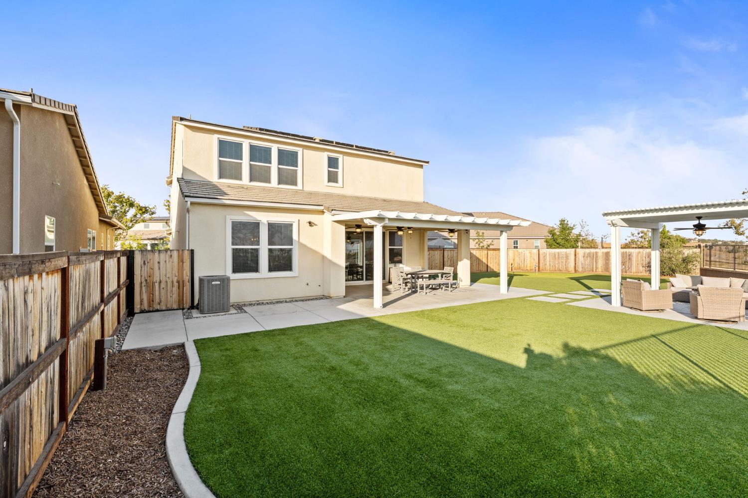 988 Horizon Dr, Madera, CA 93636