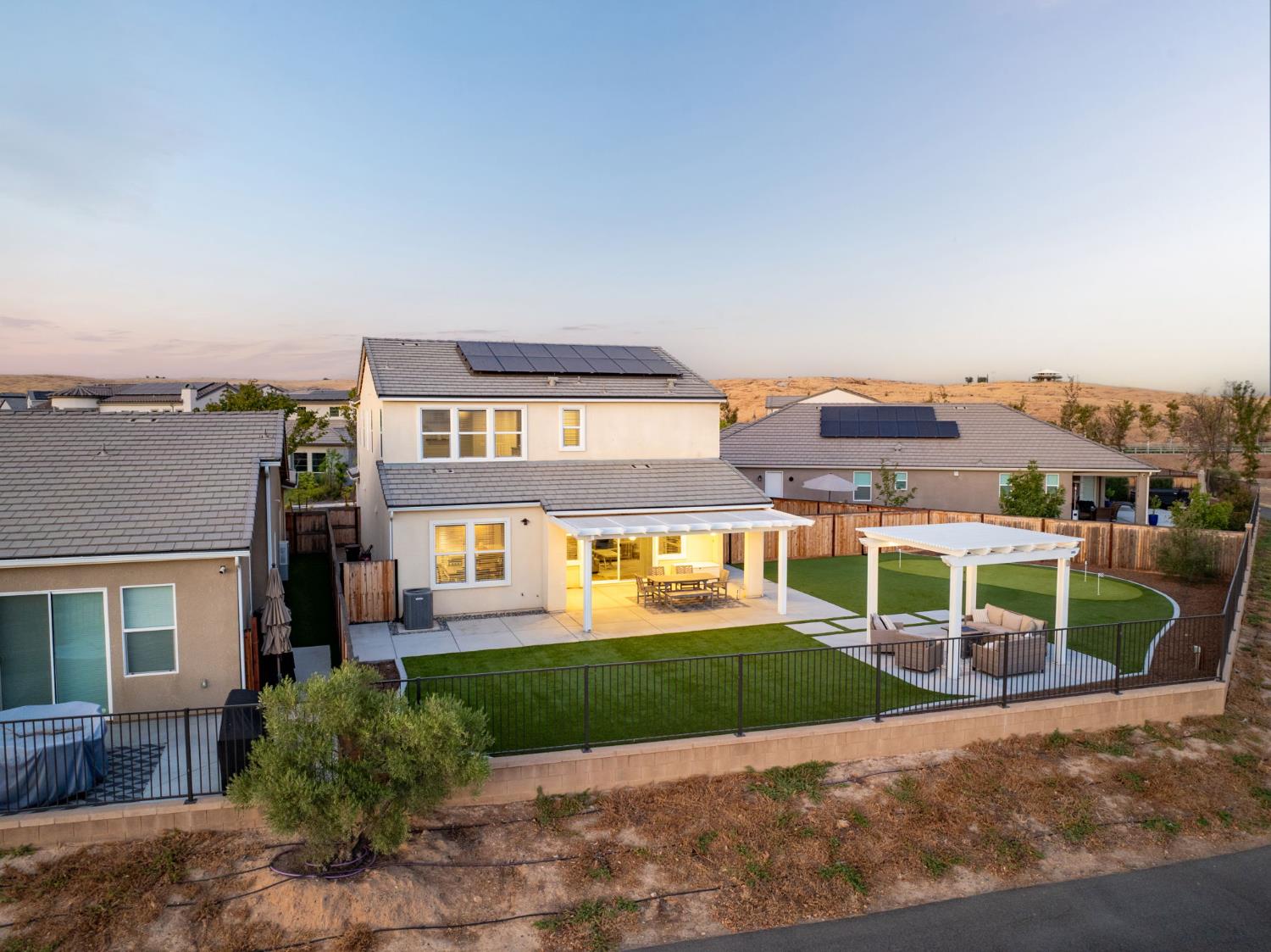 988 Horizon Dr, Madera, CA 93636