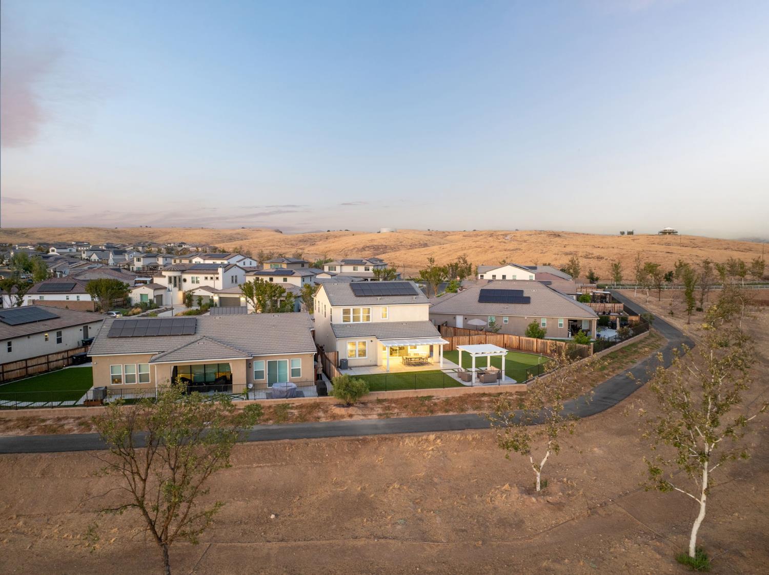 988 Horizon Dr, Madera, CA 93636