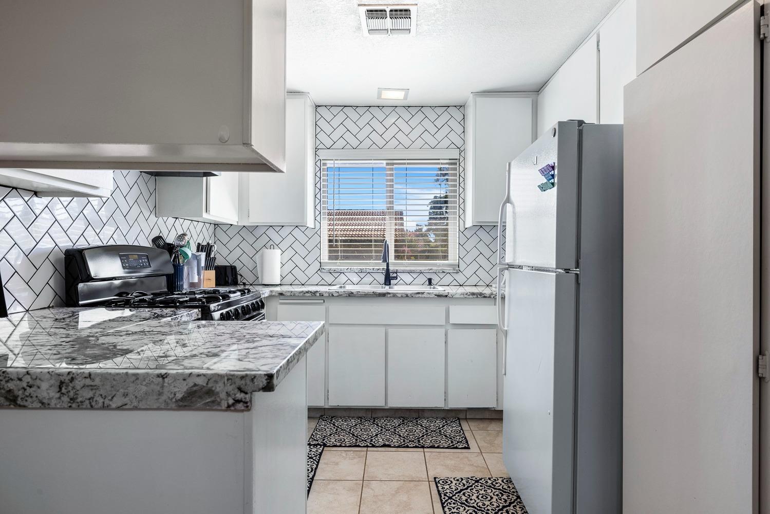 355 W Sierra Ave #106, Fresno, CA 93704