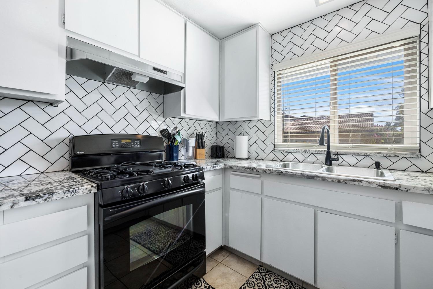 355 W Sierra Ave #106, Fresno, CA 93704