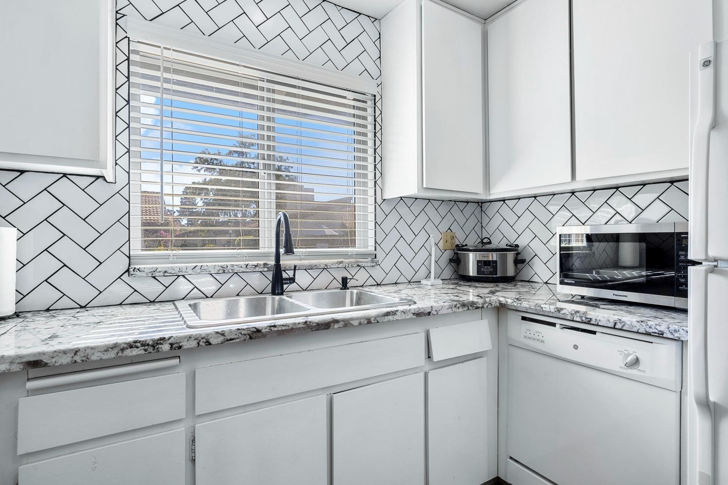 355 W Sierra Ave #106, Fresno, CA 93704