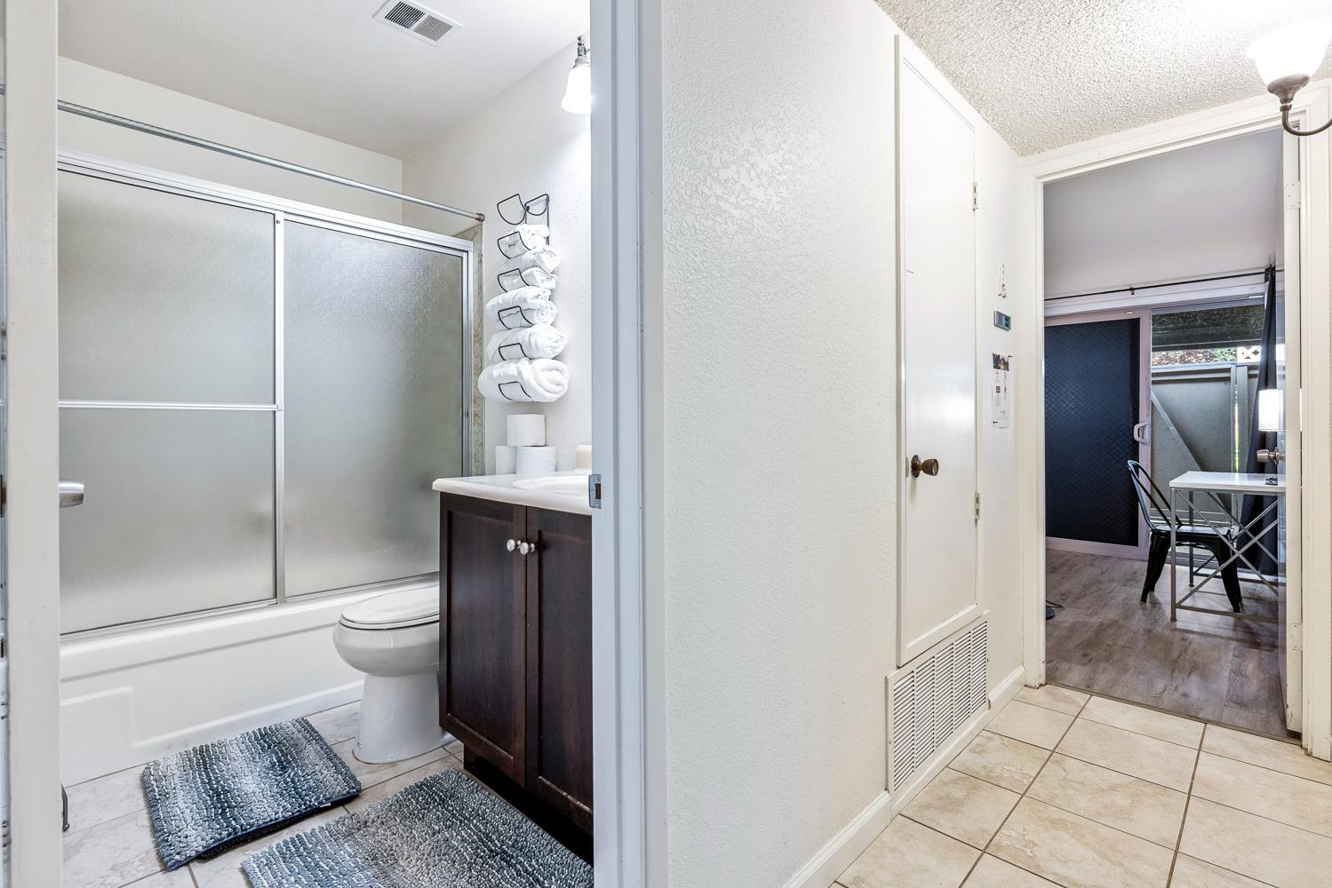 355 W Sierra Ave #106, Fresno, CA 93704