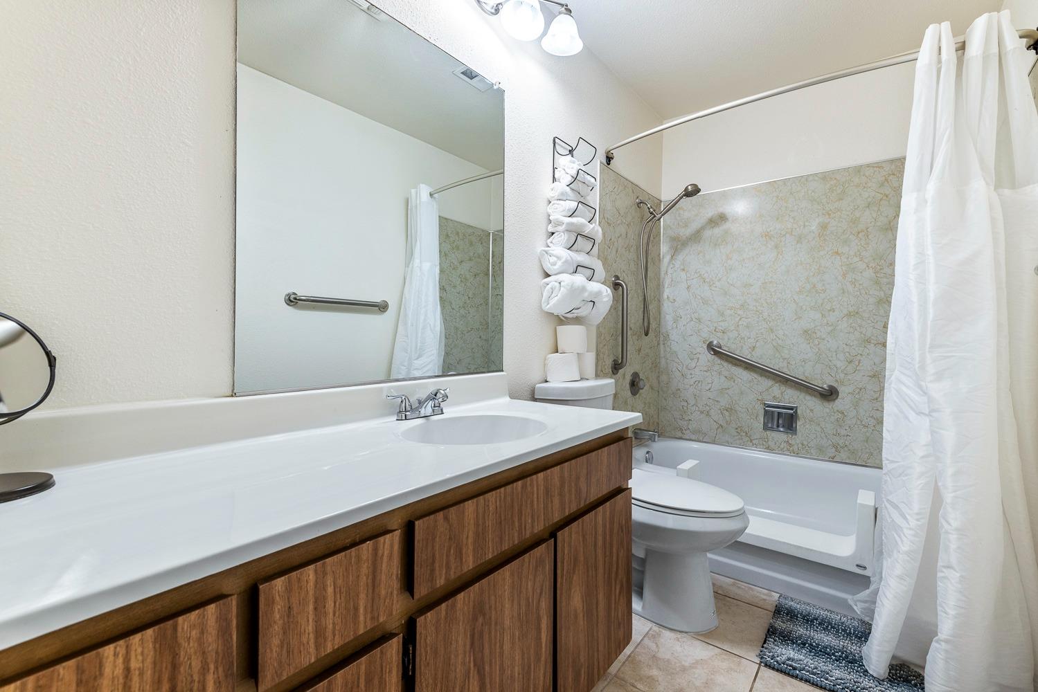 355 W Sierra Ave #106, Fresno, CA 93704