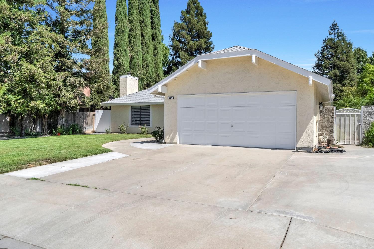 937 Filbert Ave, Clovis, CA 93611