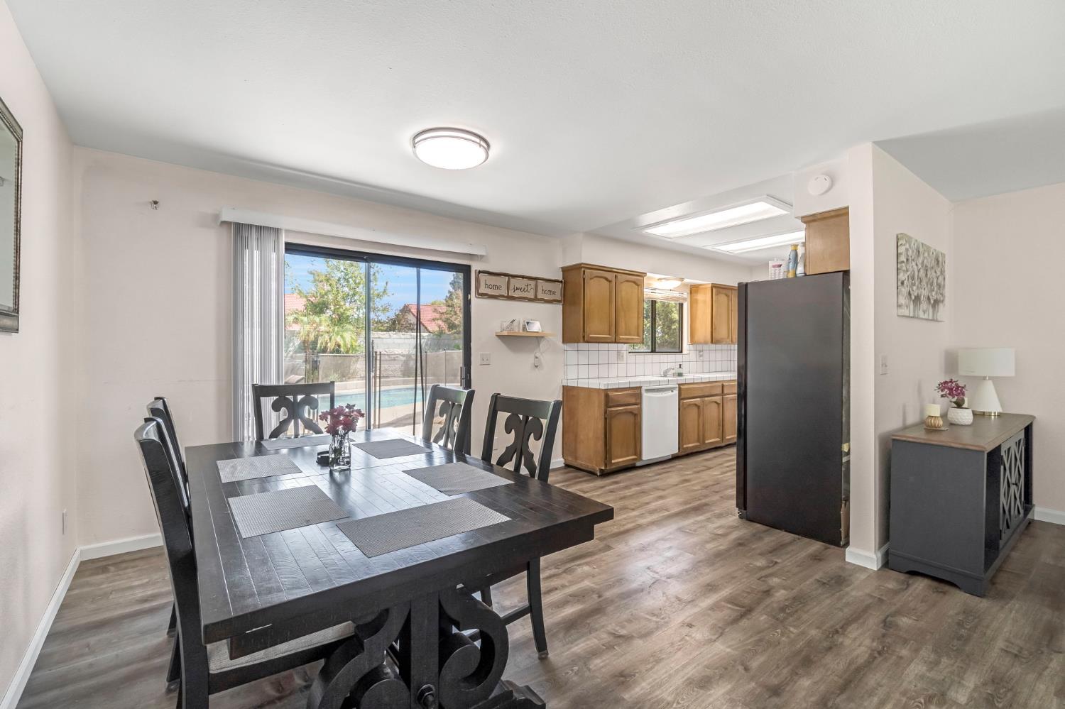 937 Filbert Ave, Clovis, CA 93611