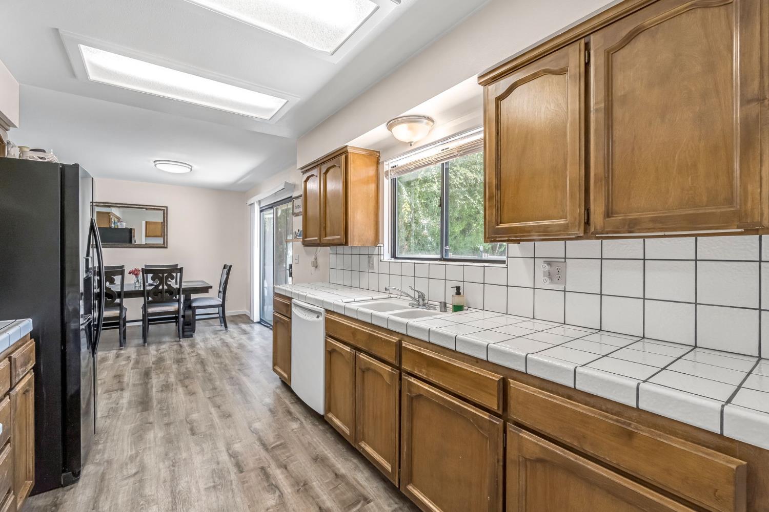 937 Filbert Ave, Clovis, CA 93611