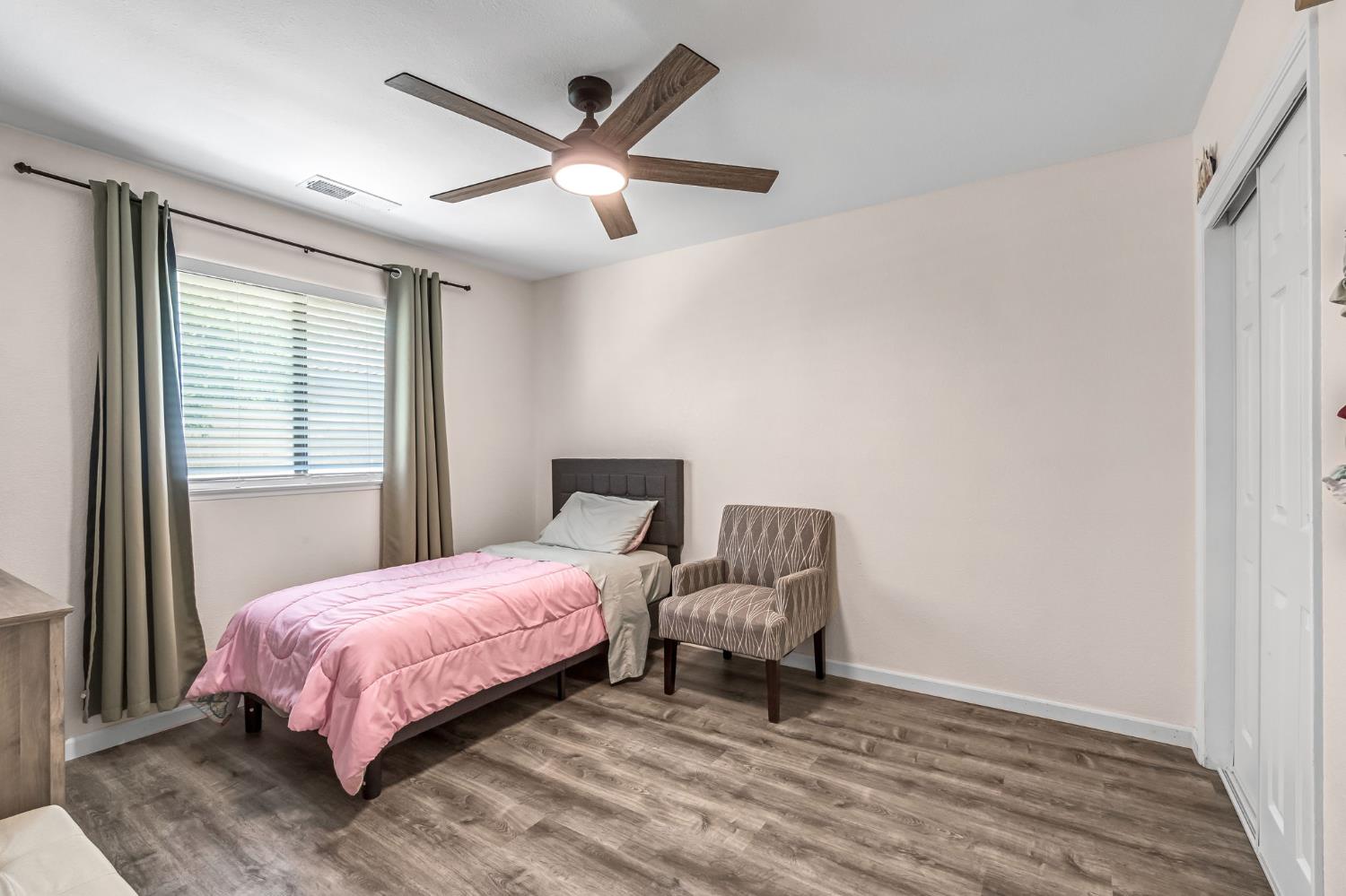 937 Filbert Ave, Clovis, CA 93611