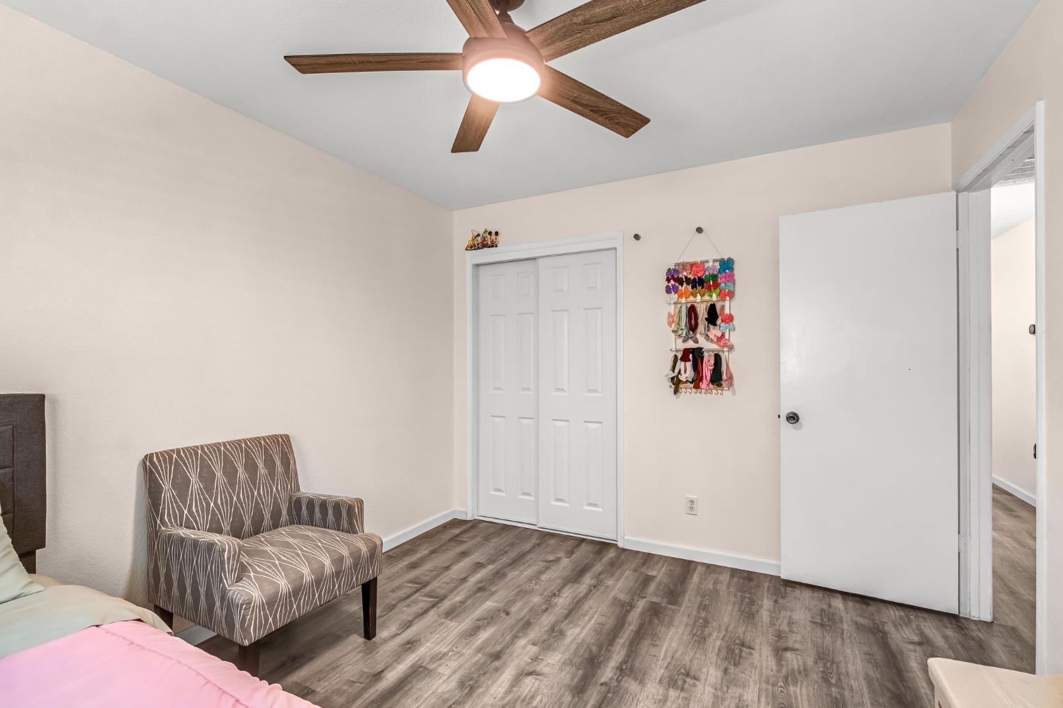 937 Filbert Ave, Clovis, CA 93611