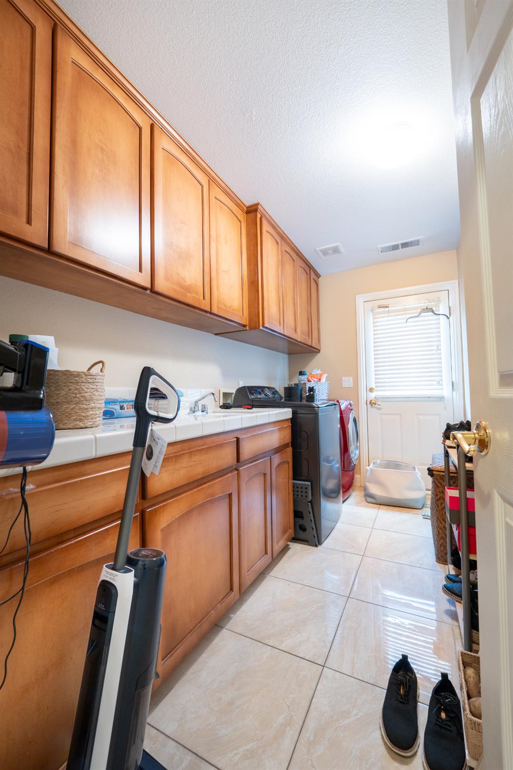 9655 N Willey Ct, Fresno, CA 93720