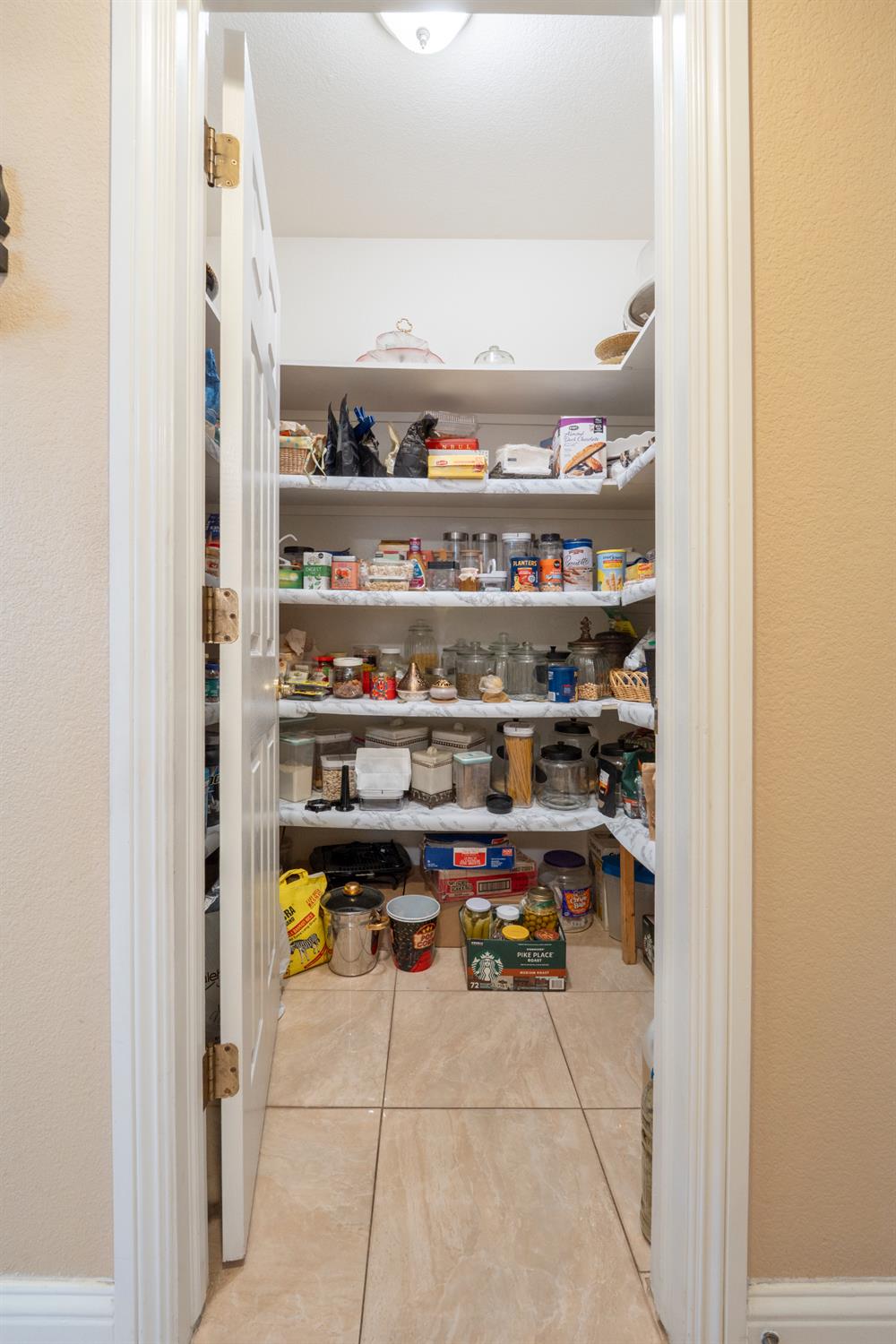 9655 N Willey Ct, Fresno, CA 93720