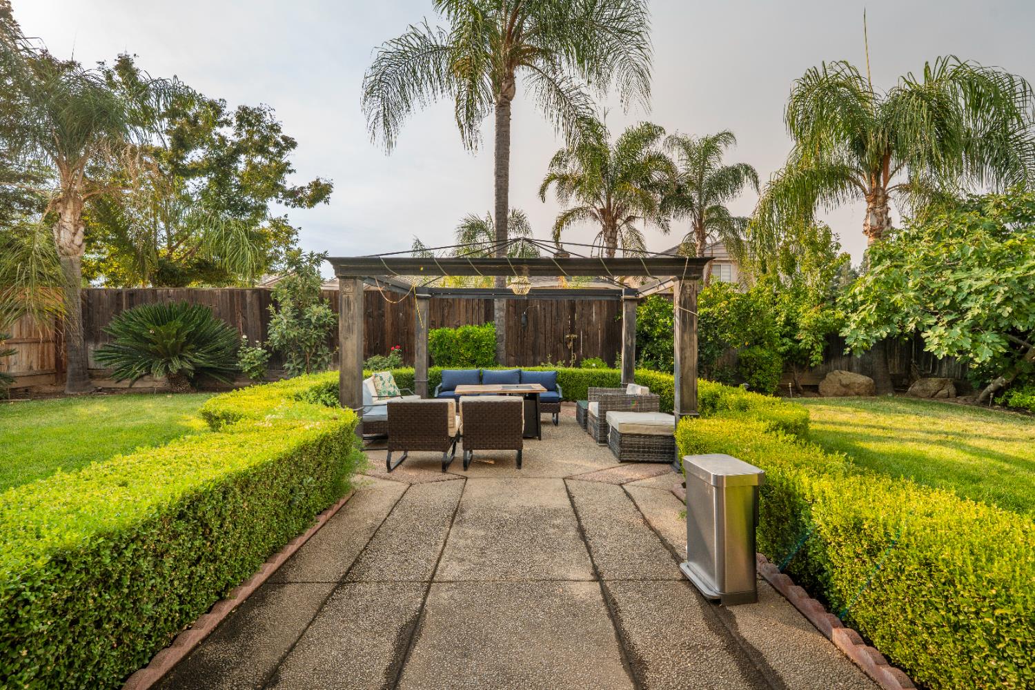 9655 N Willey Ct, Fresno, CA 93720