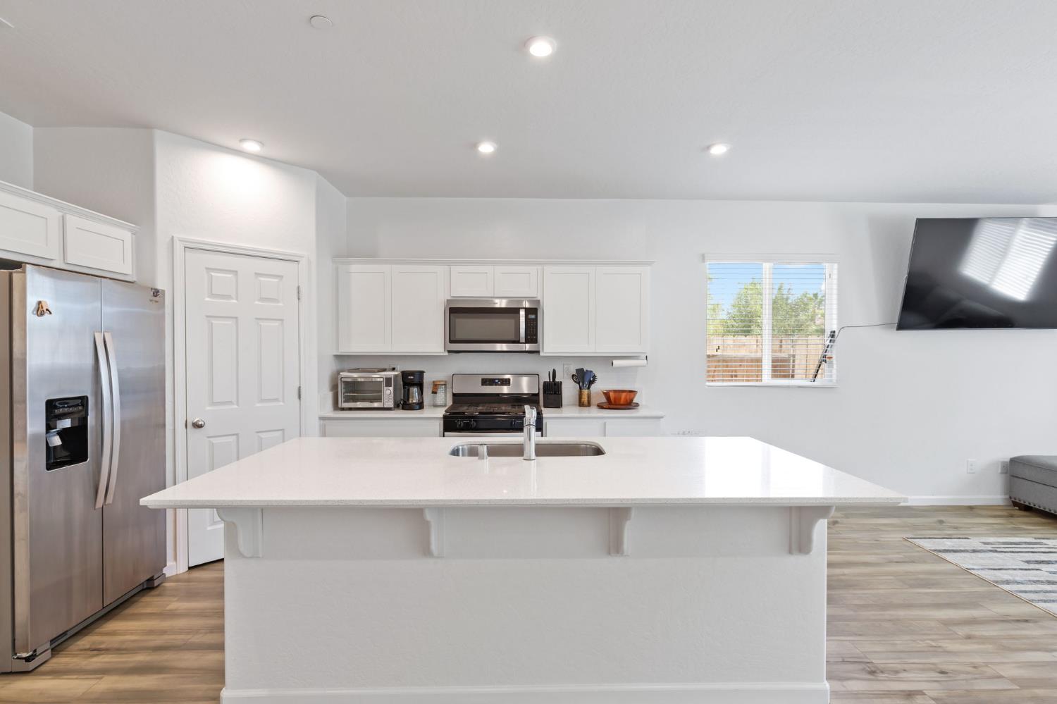 282 Rosebriar St, Madera, CA 93638