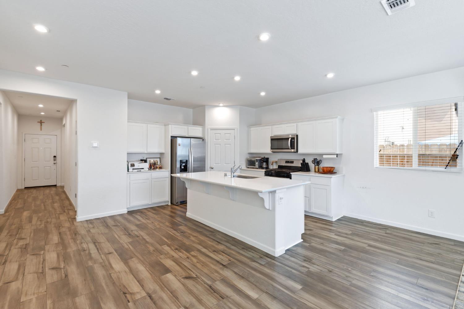 282 Rosebriar St, Madera, CA 93638