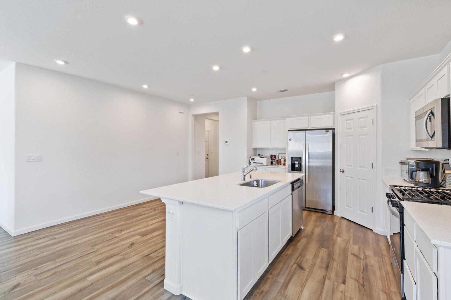 282 Rosebriar St, Madera, CA 93638