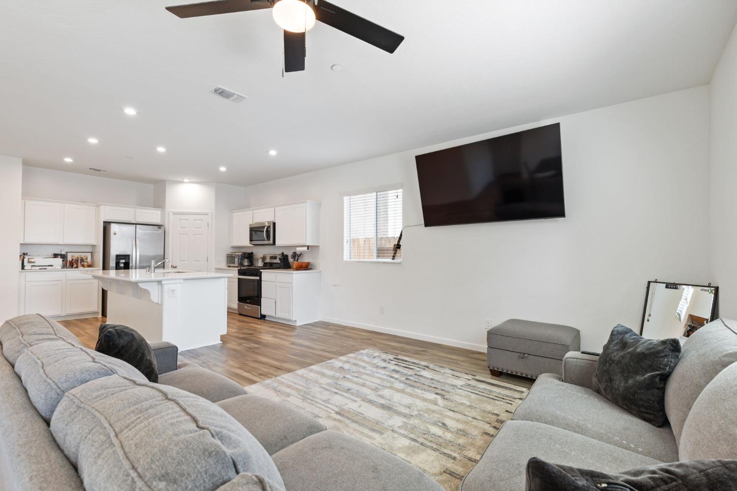 282 Rosebriar St, Madera, CA 93638