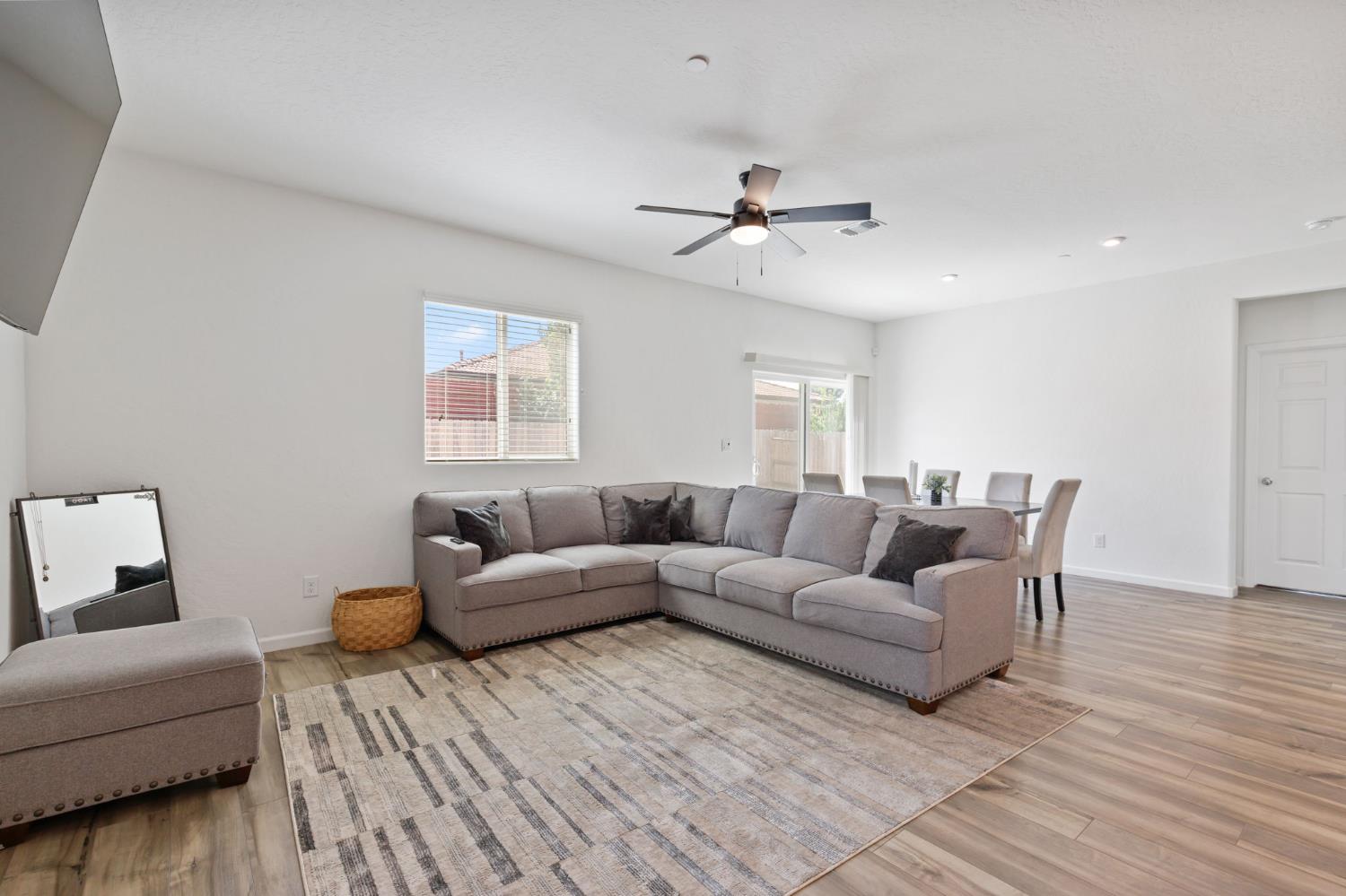 282 Rosebriar St, Madera, CA 93638