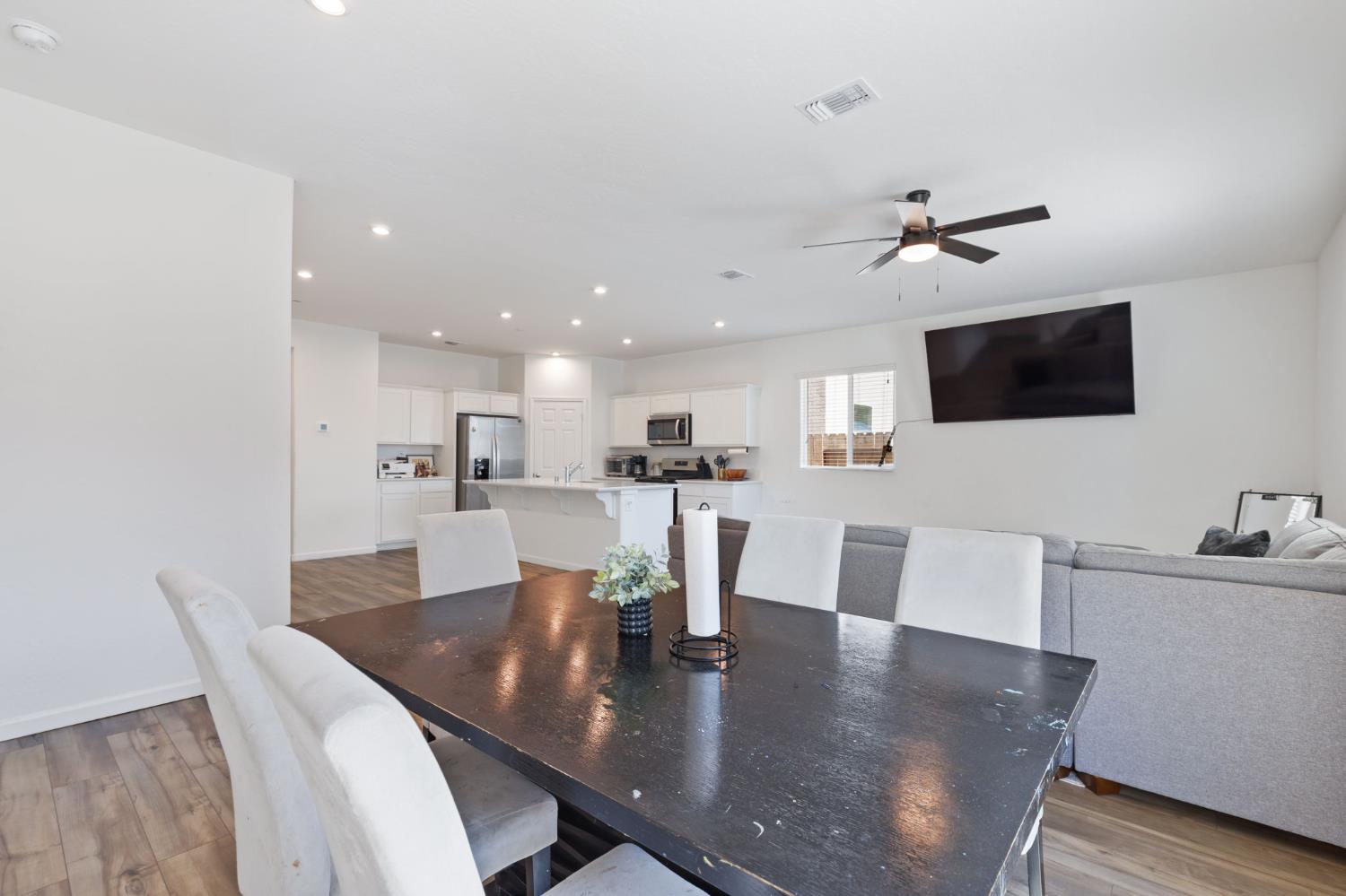 282 Rosebriar St, Madera, CA 93638