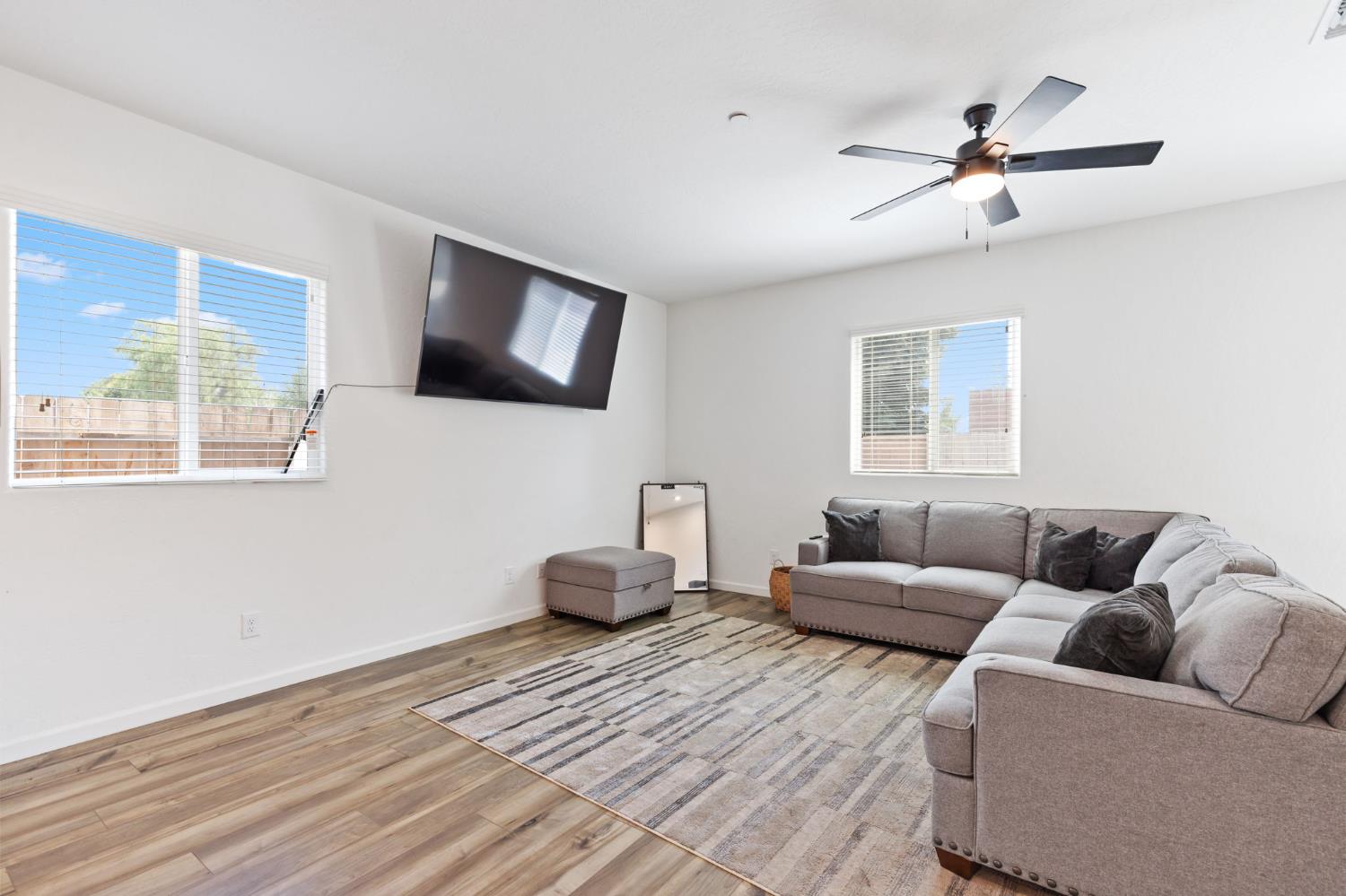 282 Rosebriar St, Madera, CA 93638