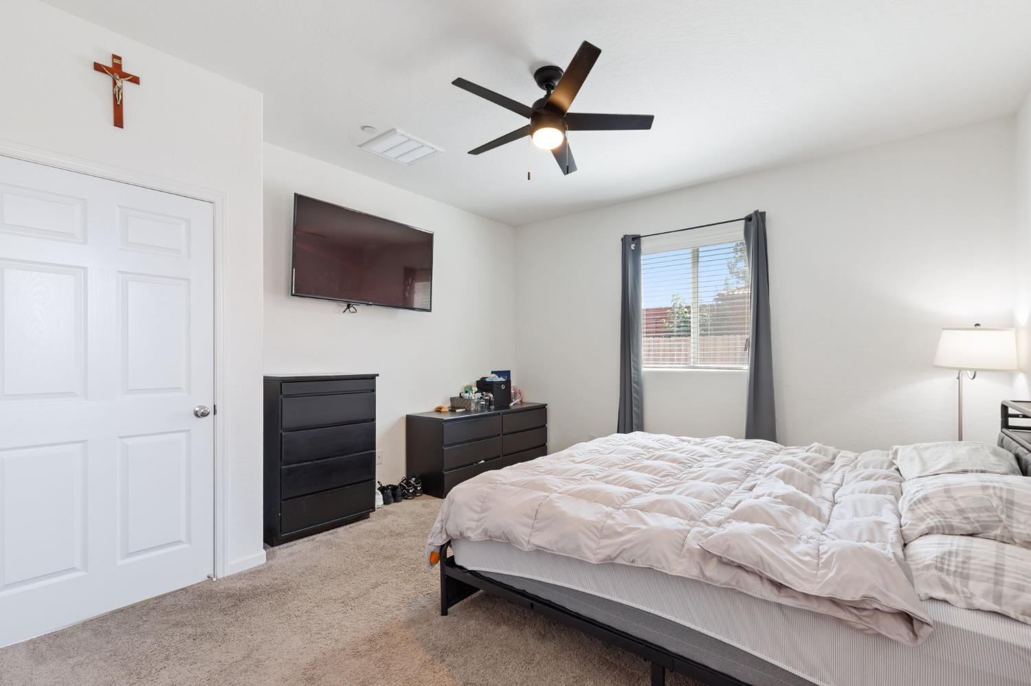 282 Rosebriar St, Madera, CA 93638