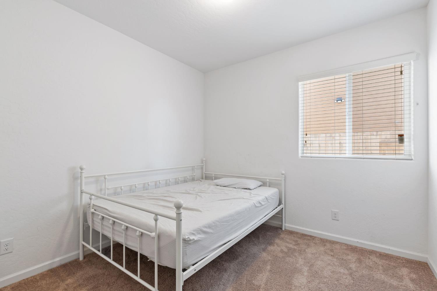 282 Rosebriar St, Madera, CA 93638