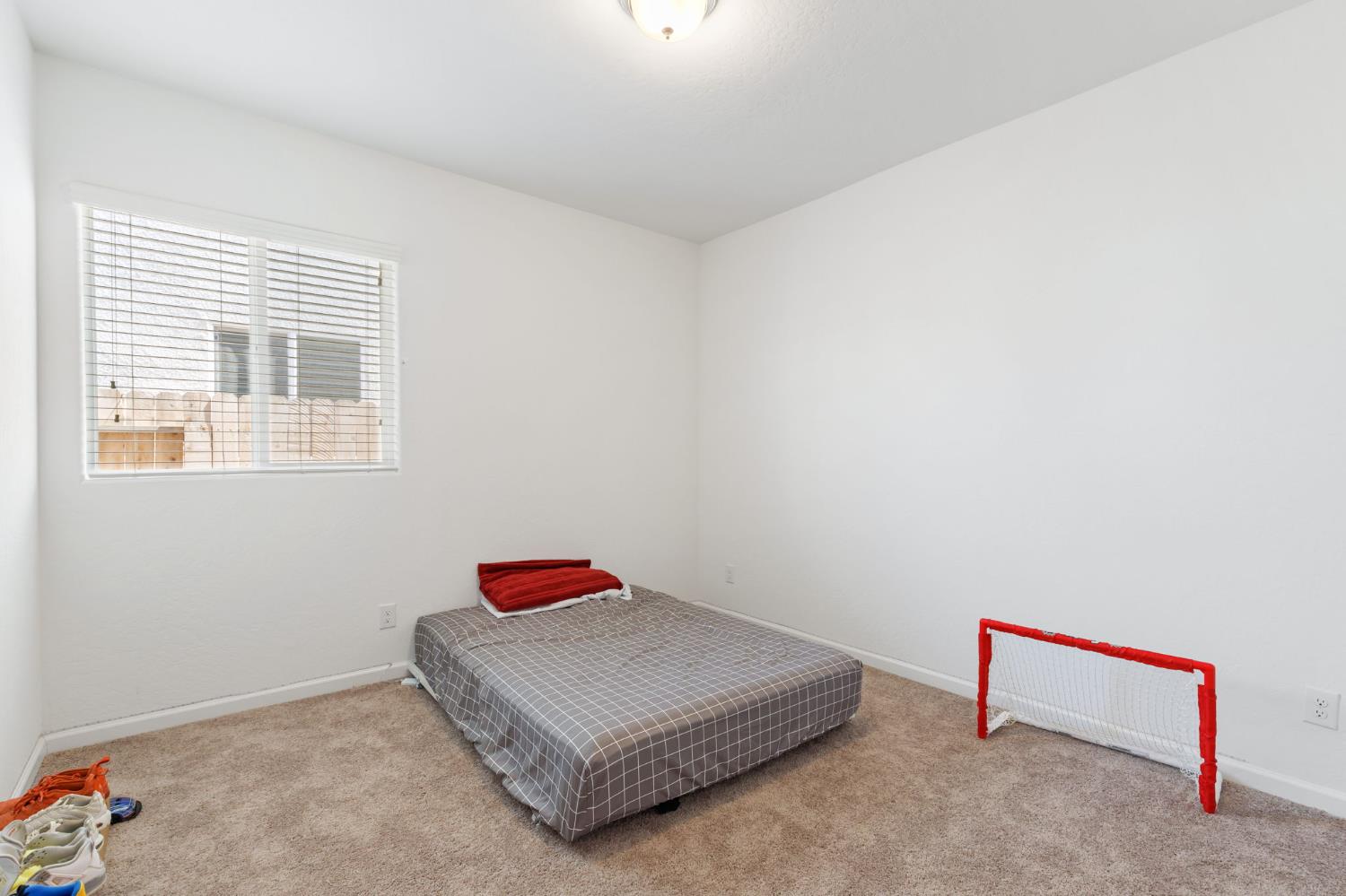 282 Rosebriar St, Madera, CA 93638