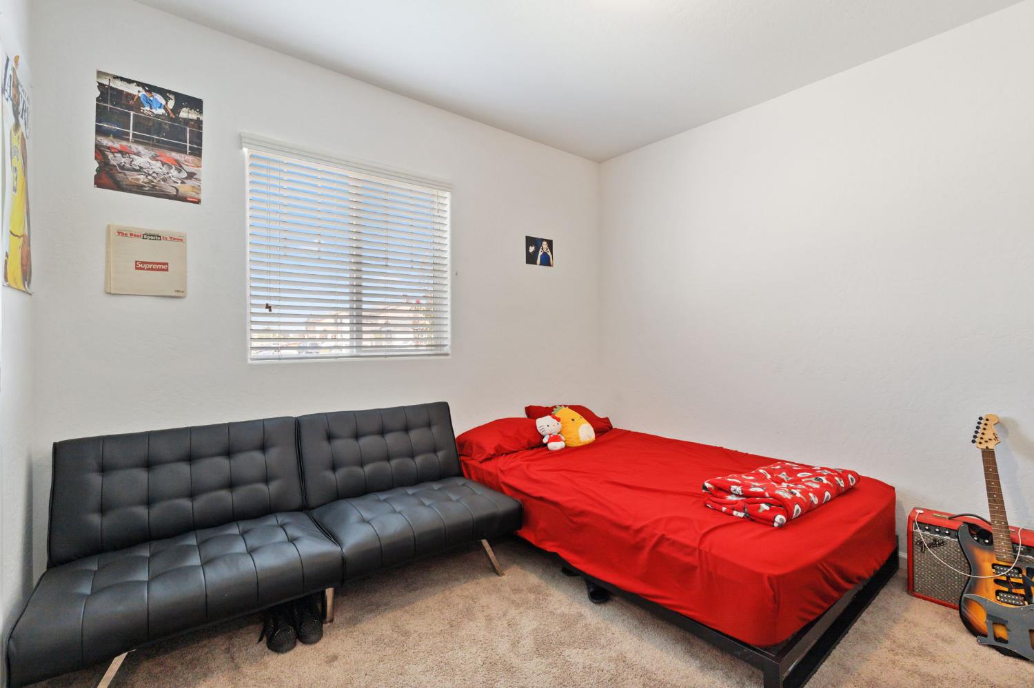 282 Rosebriar St, Madera, CA 93638