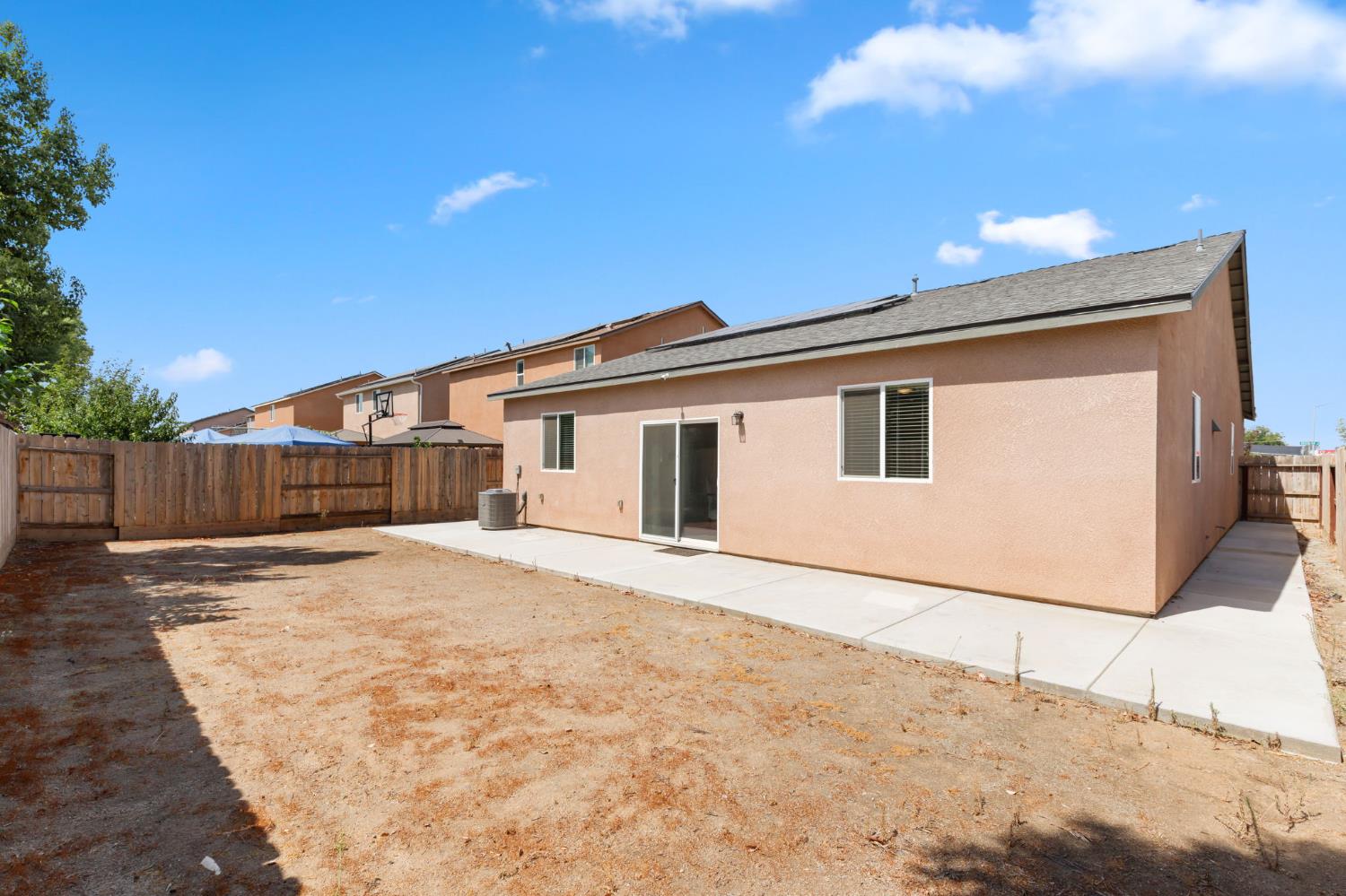 282 Rosebriar St, Madera, CA 93638