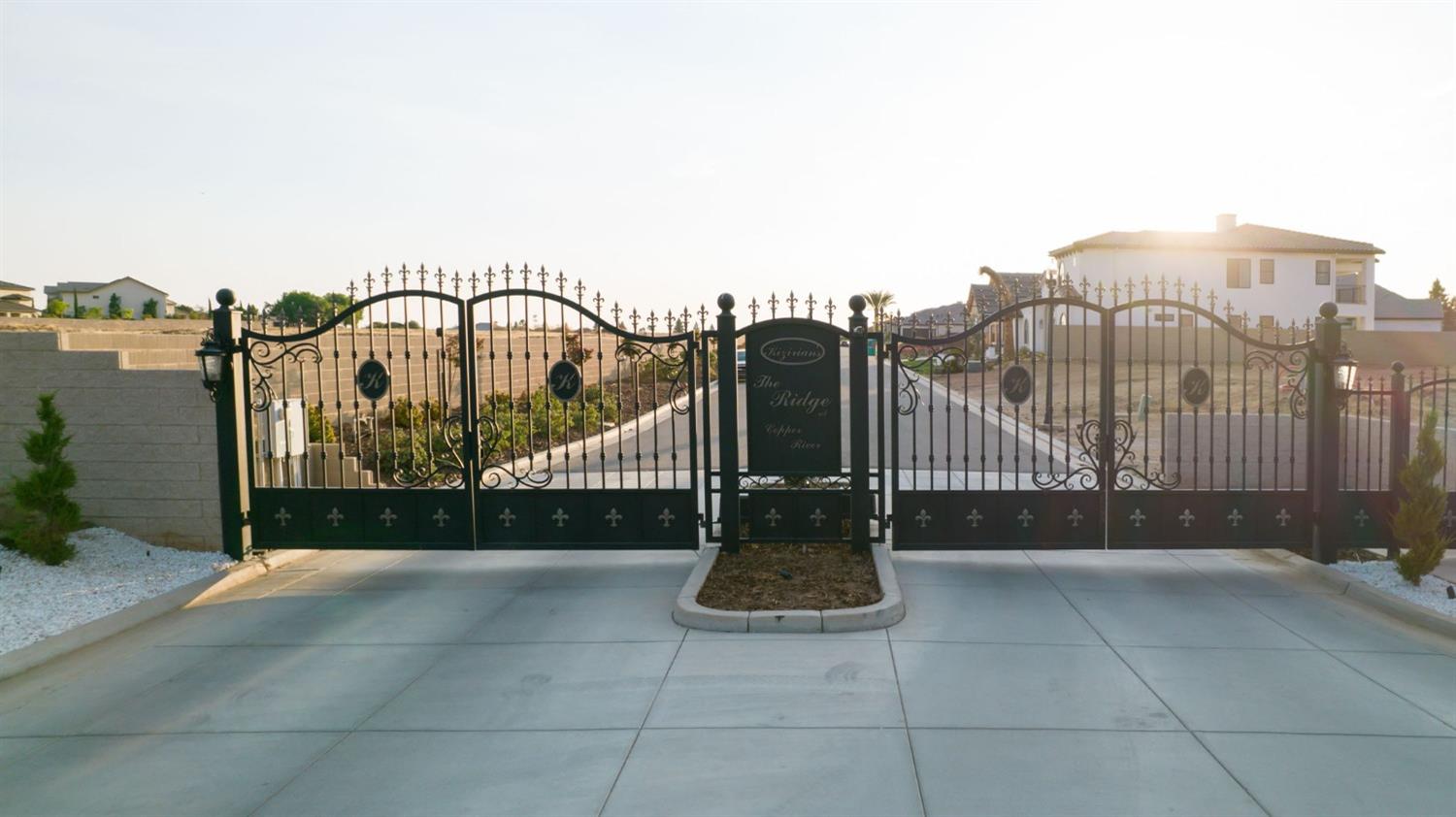 2490 E Copper Ridge Drive, Fresno, CA 93730