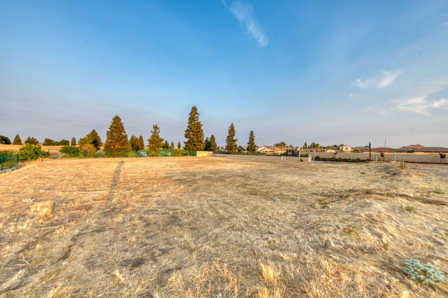 2490 E Copper Ridge Drive, Fresno, CA 93730