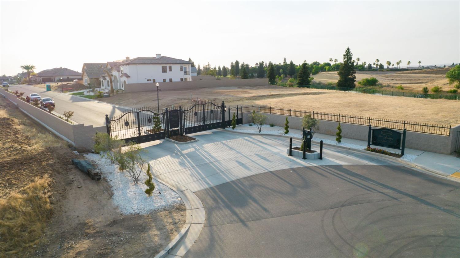 2490 E Copper Ridge Drive, Fresno, CA 93730