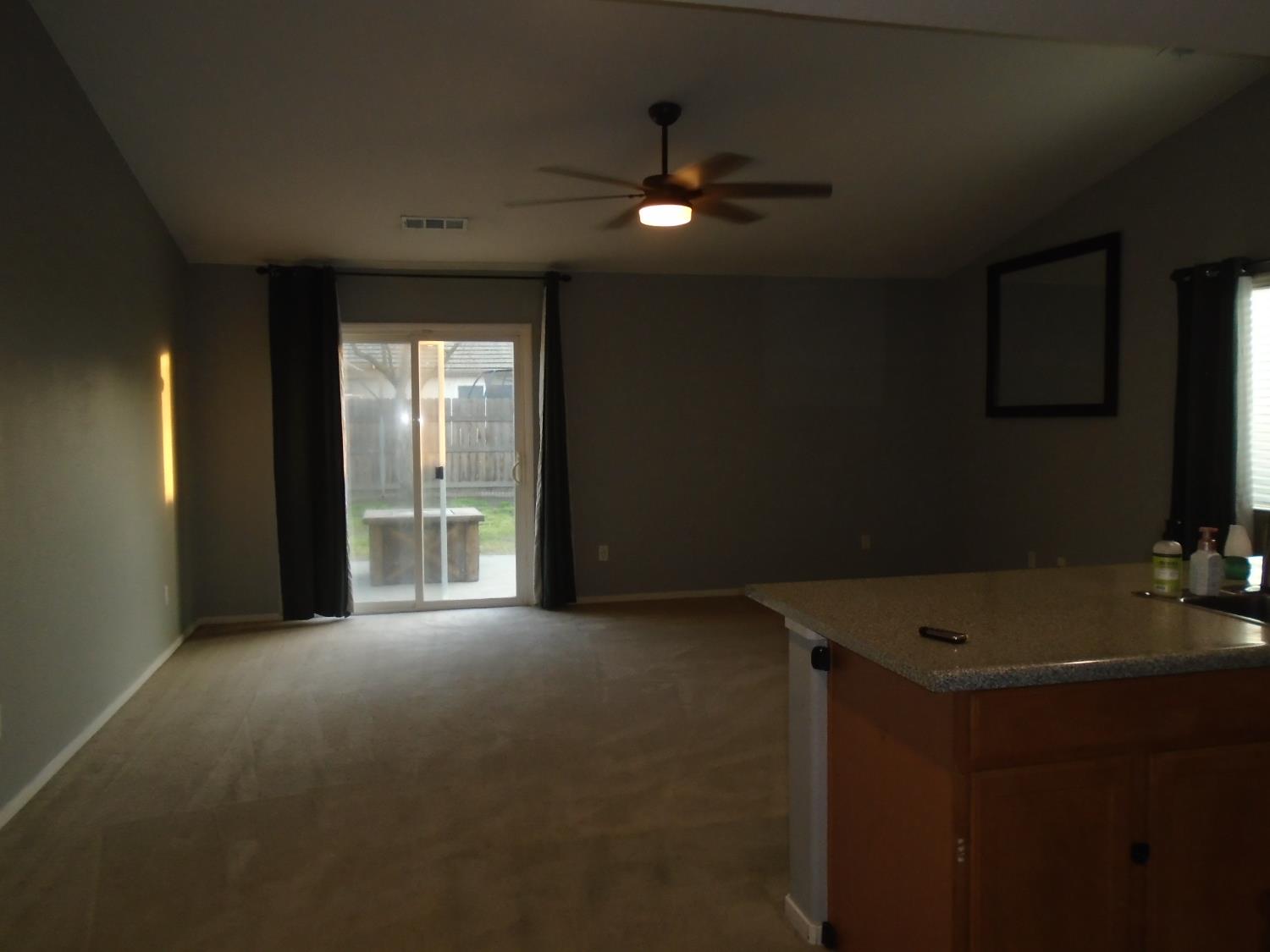 2141 W Hampton Dr, Hanford, CA 93230