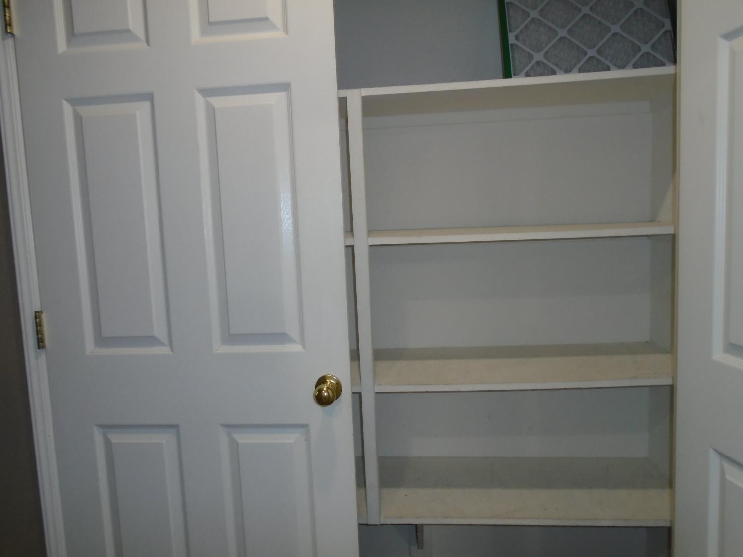 2141 W Hampton Dr, Hanford, CA 93230