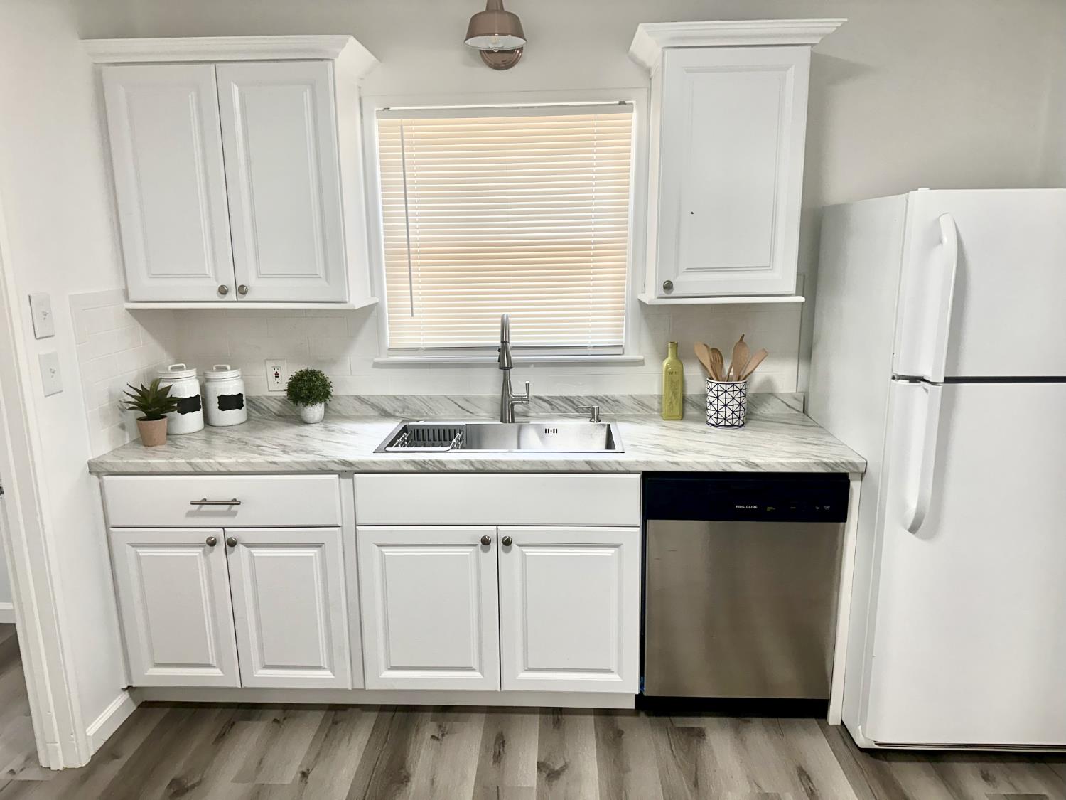 102 E Willamette Ave, Fresno, CA 93706