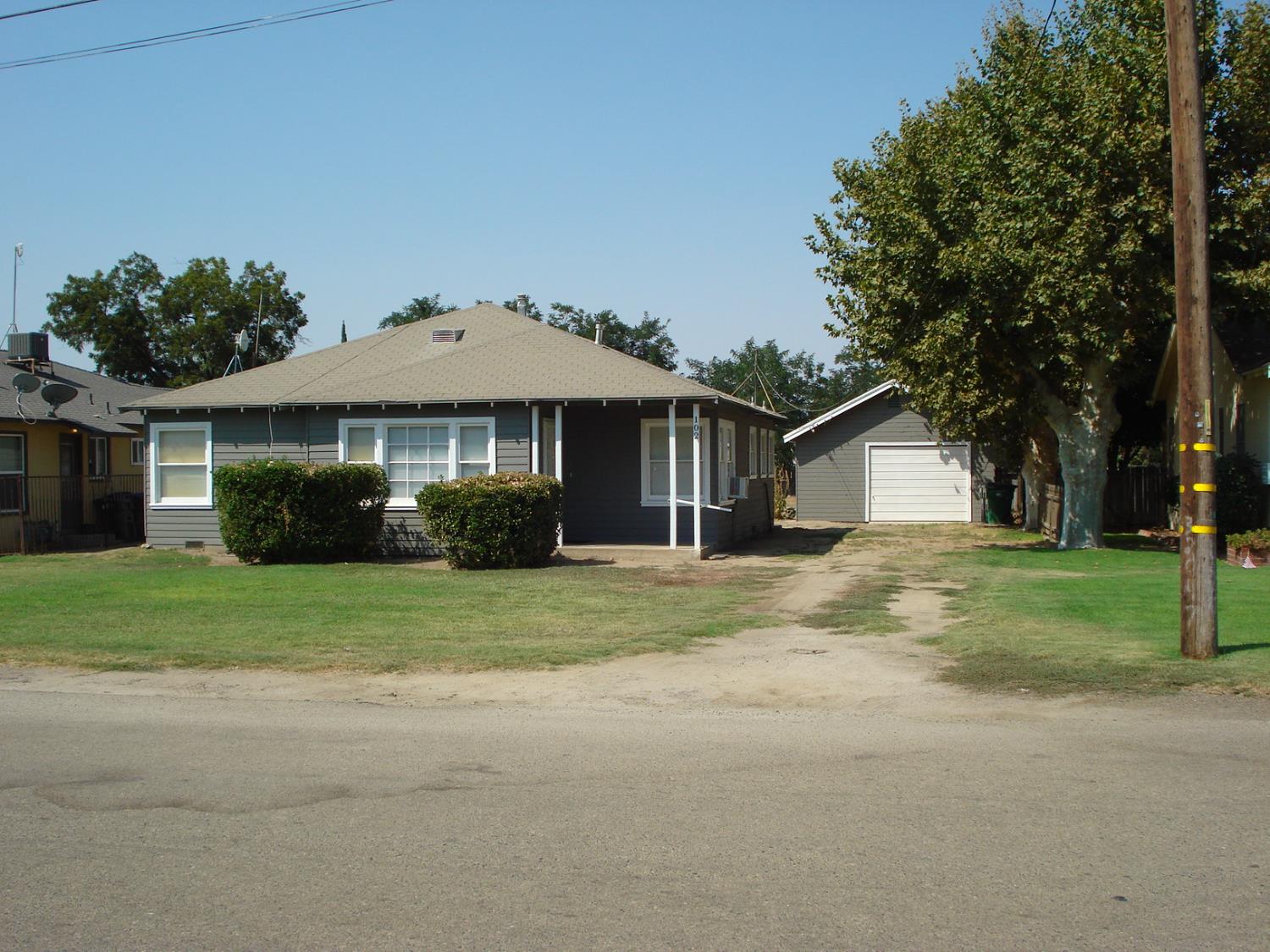 102 E Willamette Ave, Fresno, CA 93706