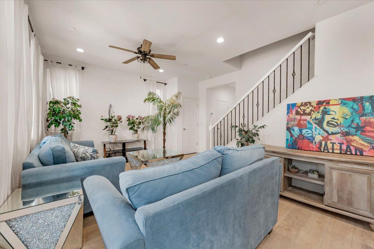 6317 N Alta Vista Ln, Fresno, CA 93722